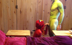 Голые молодожены оделись в героев Angry Birds и занимаются будоражащим сексом