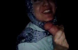 В ночи за кишлаком рядом с ослом мусульманская женщина сосет член чабану