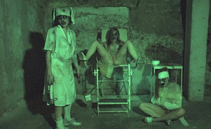 Заброшенный госпиталь с голыми медсестрами зомби и заблудившийся турист